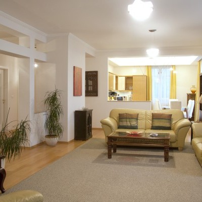 Budapest | District 12 | 3 bedrooms |  €2.200 (900.000 HUF) | #0377