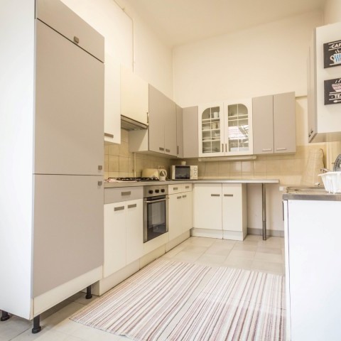 Budapest | District 6 | 3 bedrooms |  109.900.000 HUF (€281.800) | #06947