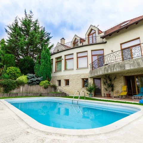 Budapest | District 3 | 3 bedrooms |  €1.800 (680.000 HUF) | #100238