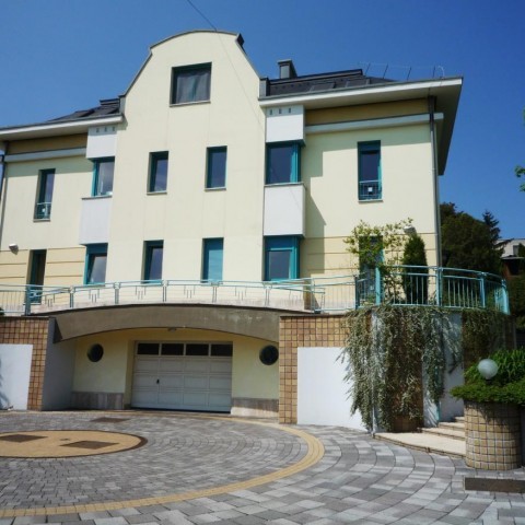 Budapest | District 2 | 4 bedrooms |  €3.000 (1.160.000 HUF) | #100254