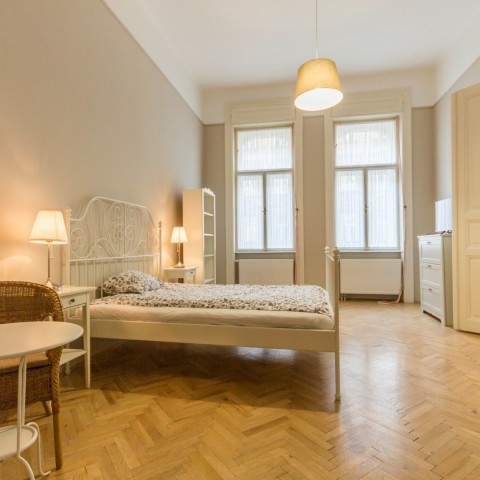 Budapest | District 9 | 3 bedrooms |  €1.300 (510.000 HUF) | #100430