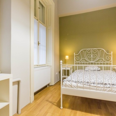 Budapest | District 9 | 3 bedrooms |  €1.300 (510.000 HUF) | #100430