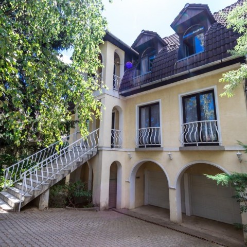 Budapest | District 2A | 4 bedrooms |  €2.200 (830.000 HUF) | #101352