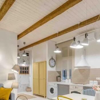 Budapest | District 6 | 2 bedrooms |  €1.050 (400.000 HUF) | #207587