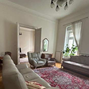 Budapest | District 5 | 2 bedrooms |  €900 (350.000 HUF) | #221698