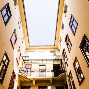 Budapest | District 6 | 2 bedrooms |  €2.000 (780.000 HUF) | #387250