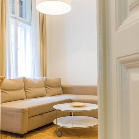 Budapest | District 6 | 3 bedrooms |  €1.600 (620.000 HUF) | #52154