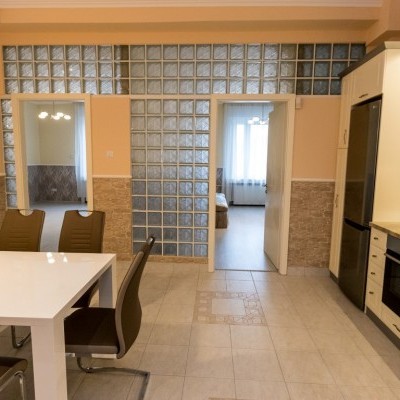 Budapest | District 7 | 3 bedrooms |  €1.450 (550.000 HUF) | #58866