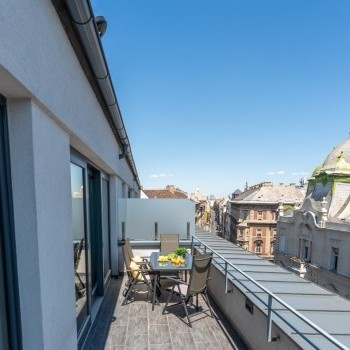 Budapest | District 5 | 2 bedrooms |  €1.700 (658.000 HUF) | #626873
