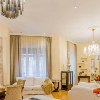 Budapest | District 5 | 2 bedrooms |  €2.600 (980.000 HUF) | #717397
