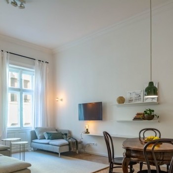 Budapest | District 6 | 2 bedrooms |  €2.100 (800.000 HUF) | #765843