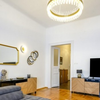 Budapest | District 6 | 3 bedrooms |  €1.950 (740.000 HUF) | #815502