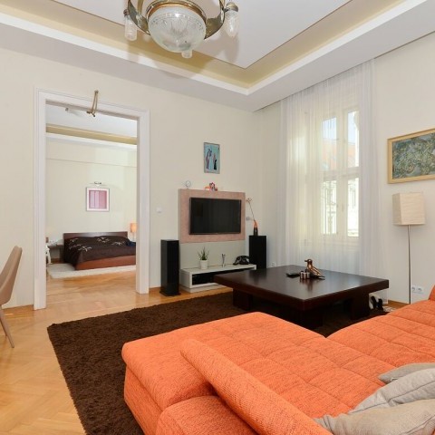 Budapest | District 5 | 2 bedrooms |  1 800 EUR | #83636