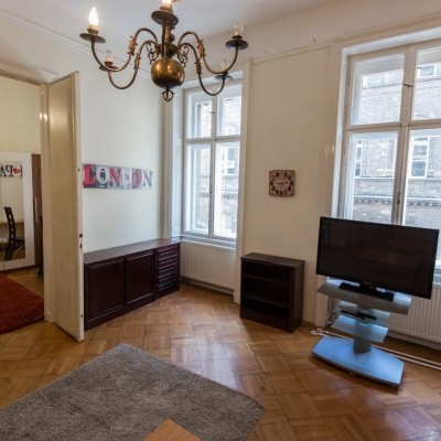 Budapest | District 8 | 3 bedrooms |  €1.100 (410.000 HUF) | #90012