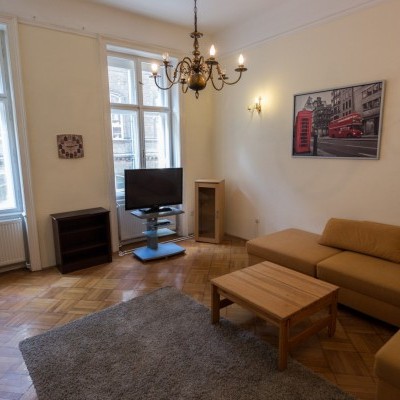 Budapest | District 8 | 3 bedrooms |  €1.100 (410.000 HUF) | #90012