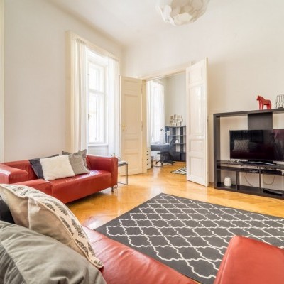Budapest | District 7 | 2 bedrooms |  €950 (350.000 HUF) | #96234